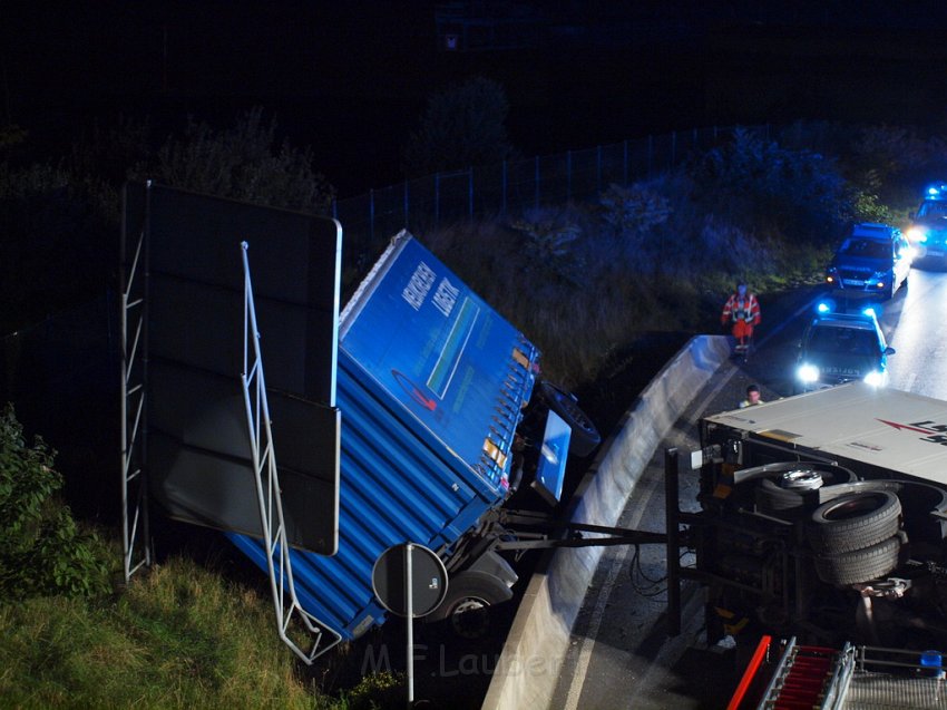 Einsatz BF Koeln PEINGEKLEMMT in Leverkusen P017.JPG